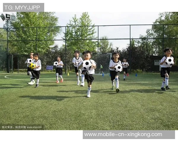 掌握足球颠球技巧提升脚背控球能力的全面指南 掌握足球颠球技巧提升脚背控球能力的全面指南